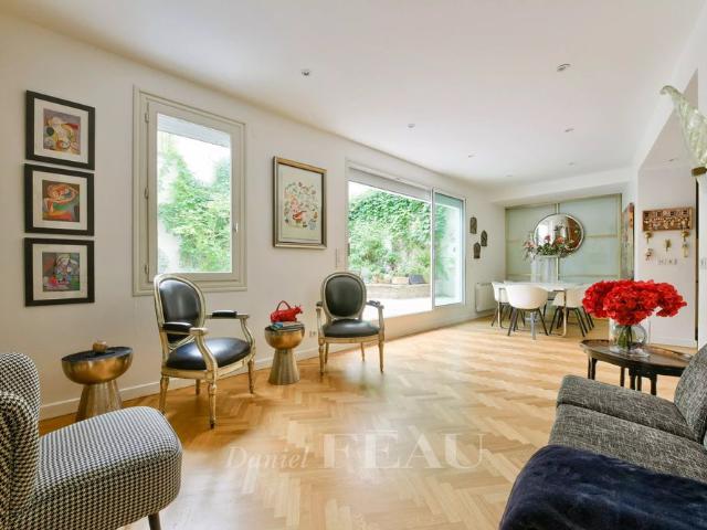 Tout savoir sur cet appartement dans le quartier Elysées Madeleine, à Paris 8ème