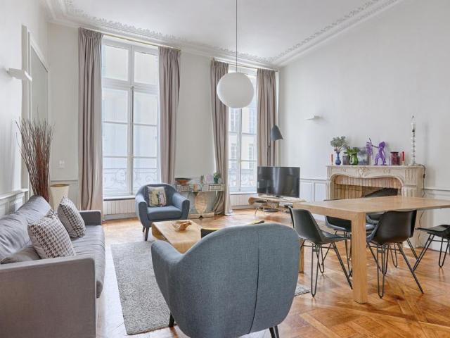 Tout savoir sur cet appartement dans le quartier Elysées Madeleine, à Paris 8ème