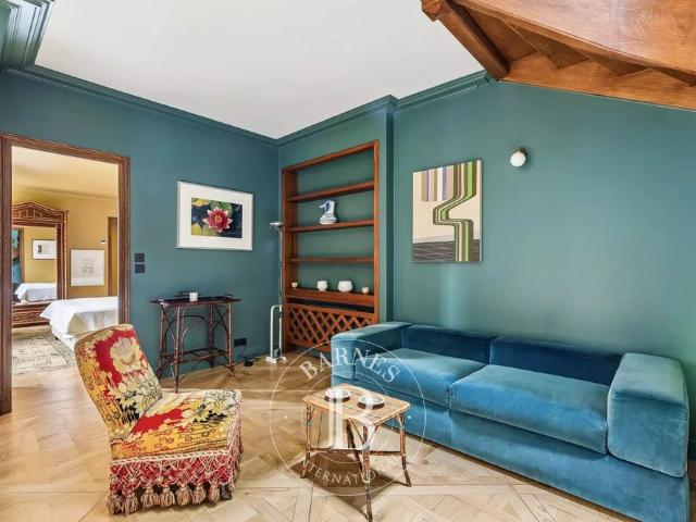 Tout savoir sur cet appartement dans le quartier Elysées Madeleine, à Paris 8ème