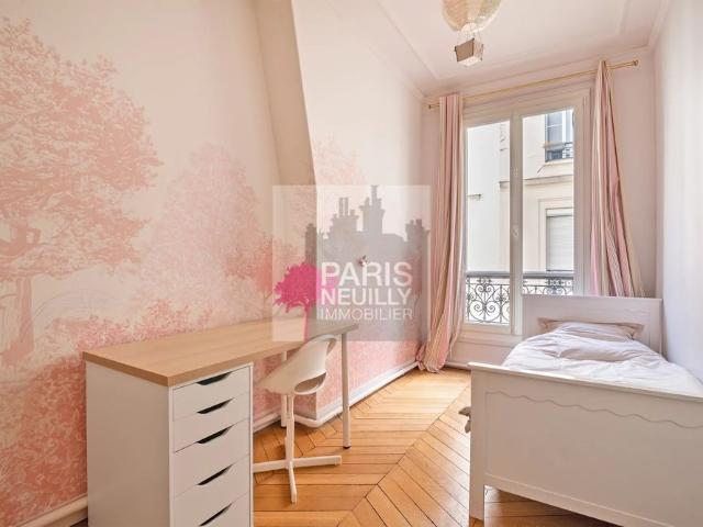 Tout savoir sur cet appartement dans le quartier Europe, à Paris 8ème