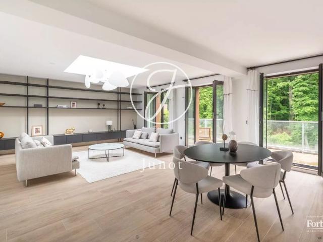 Tout savoir sur cet appartement dans le quartier Forêt de Fausses Reposes, à Ville d'Avray