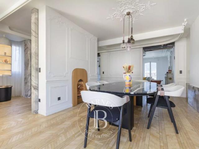 Tout savoir sur cet appartement dans le quartier Hoche Friedland, à Paris 8ème
