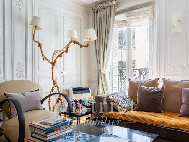 Tout savoir sur cet appartement dans le quartier Hoche Friedland, à Paris 8ème