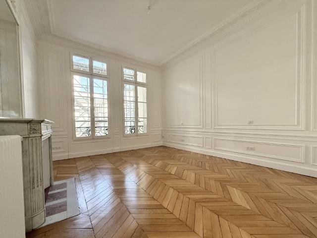 Tout savoir sur cet appartement dans le quartier Hoche Friedland, à Paris 8ème