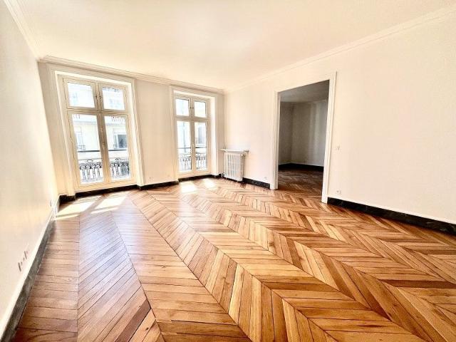 Tout savoir sur cet appartement dans le quartier Hoche Friedland, à Paris 8ème