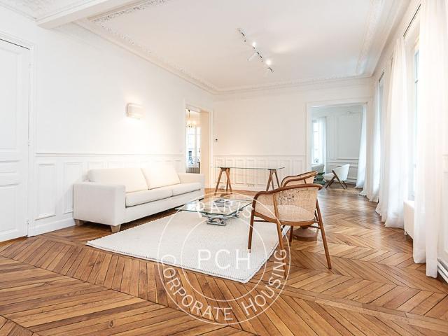 Tout savoir sur cet appartement dans le quartier Hoche Friedland, à Paris 8ème