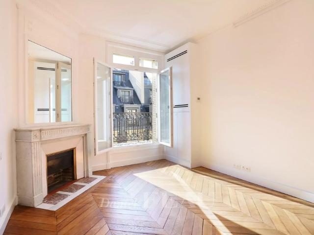 Tout savoir sur cet appartement dans le quartier Hoche Friedland, à Paris 8ème