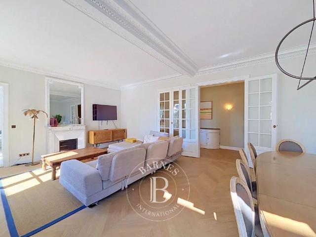 Tout savoir sur cet appartement dans le quartier Invalides, à Paris 7ème