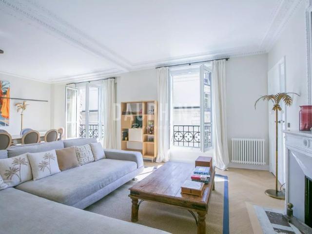 Tout savoir sur cet appartement dans le quartier Invalides, à Paris 7ème