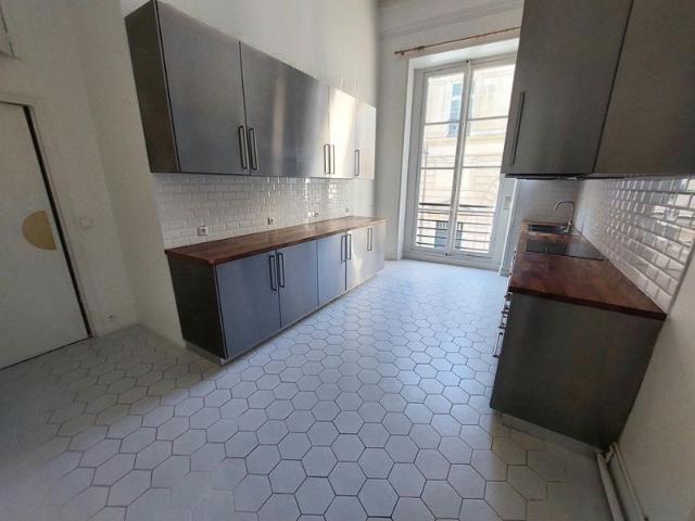 Tout savoir sur cet appartement dans le quartier Invalides, à Paris 7ème