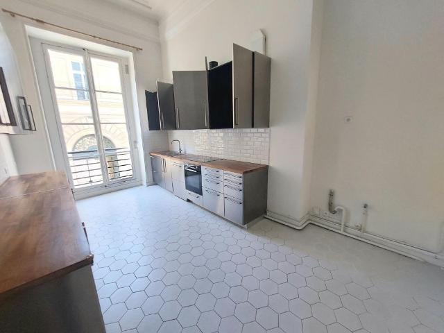 Tout savoir sur cet appartement dans le quartier Invalides, à Paris 7ème