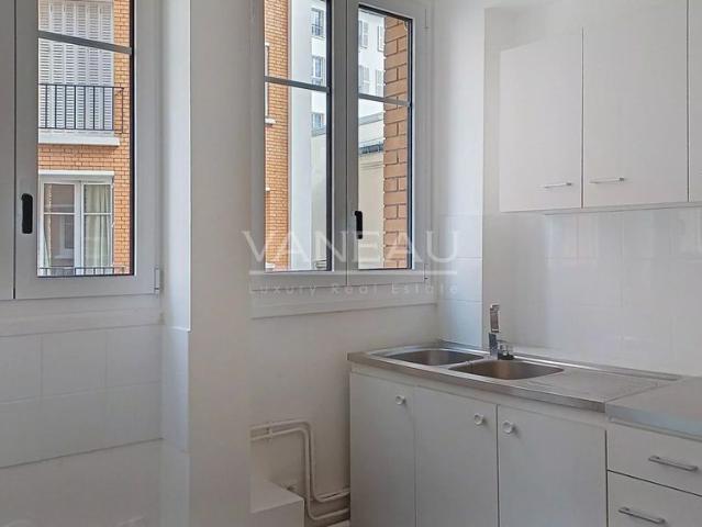 Tout savoir sur cet appartement dans le quartier Invalides, à Paris 7ème