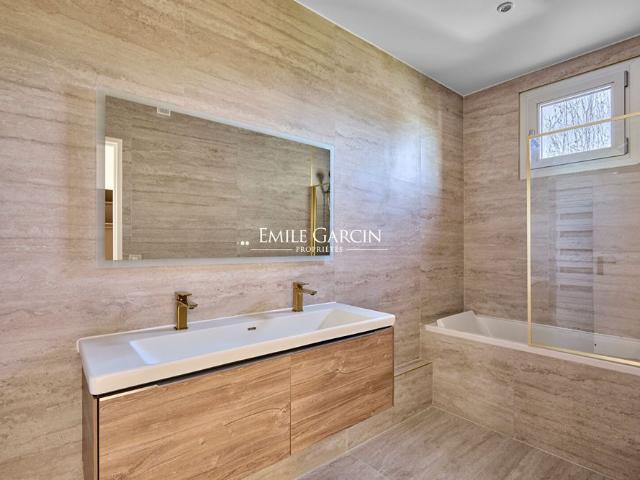 Tout savoir sur cet appartement dans le quartier Invalides, à Paris 7ème
