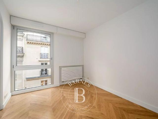 Tout savoir sur cet appartement dans le quartier Invalides, à Paris 7ème