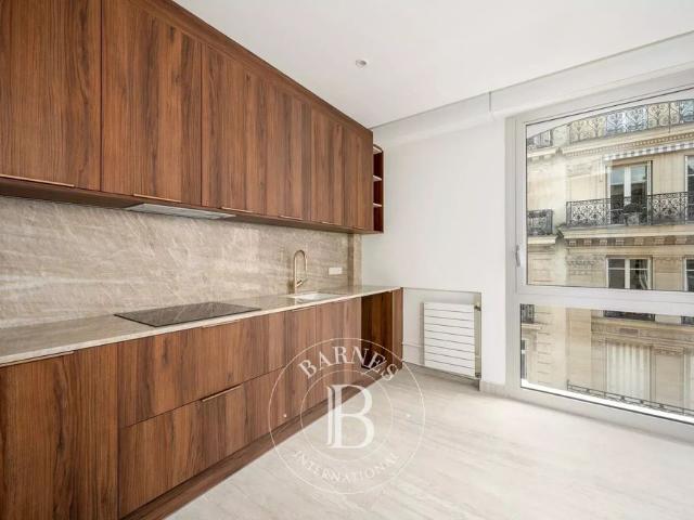 Tout savoir sur cet appartement dans le quartier Invalides, à Paris 7ème