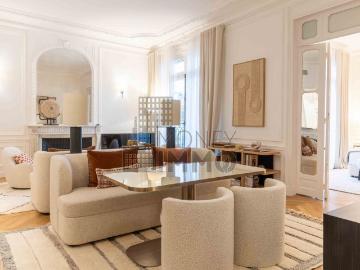 Tout savoir sur cet appartement dans le quartier Invalides, à Paris 7ème