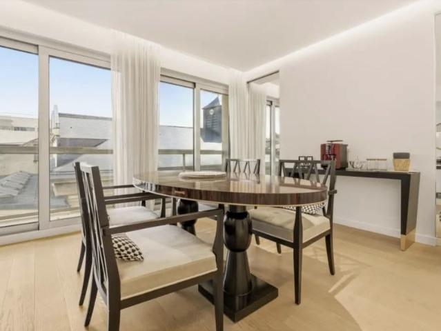 Tout savoir sur cet appartement dans le quartier Invalides, à Paris 7ème