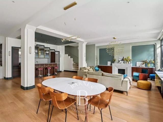 Tout savoir sur cet appartement dans le quartier Invalides, à Paris 7ème