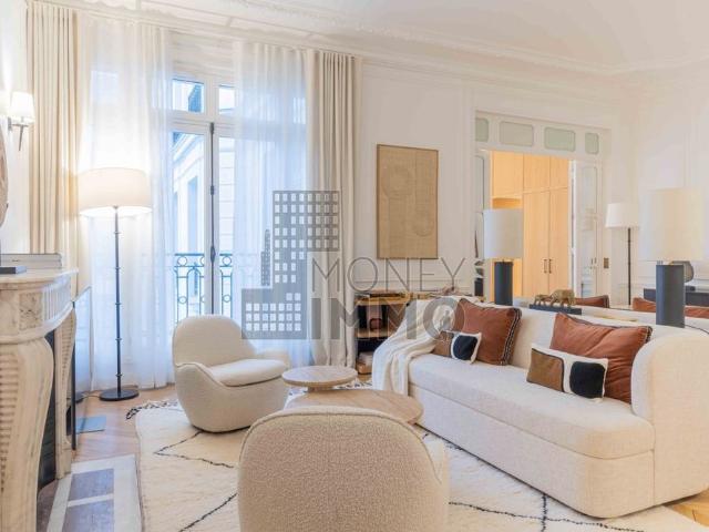Tout savoir sur cet appartement dans le quartier Invalides, à Paris 7ème