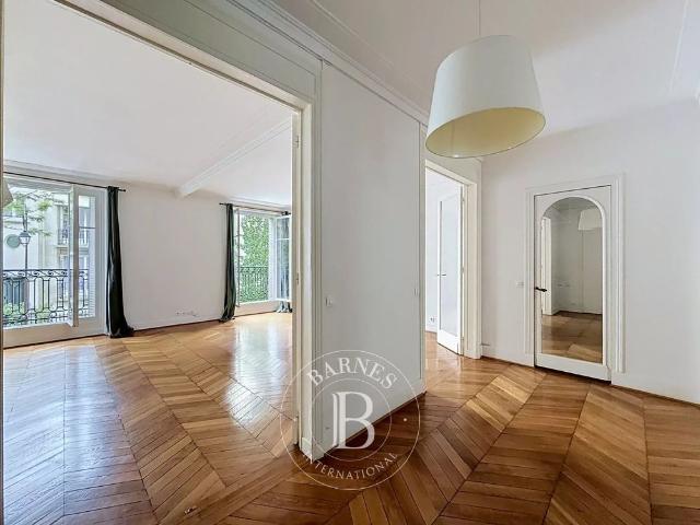Tout savoir sur cet appartement dans le quartier Ile de la Jatte Parc d'Orléans, à Neuilly sur Seine