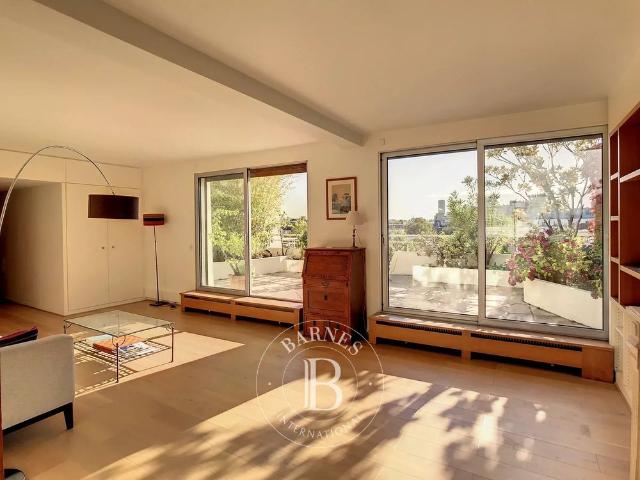 Tout savoir sur cet appartement dans le quartier Ile de la Jatte Parc d'Orléans, à Neuilly sur Seine