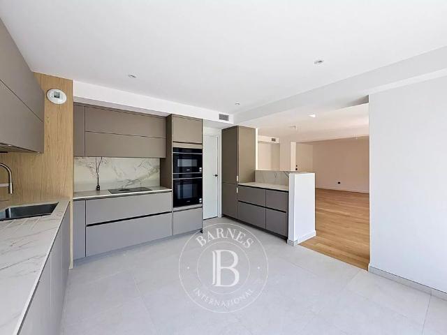 Tout savoir sur cet appartement dans le quartier Ile de la Jatte Parc d'Orléans, à Neuilly sur Seine