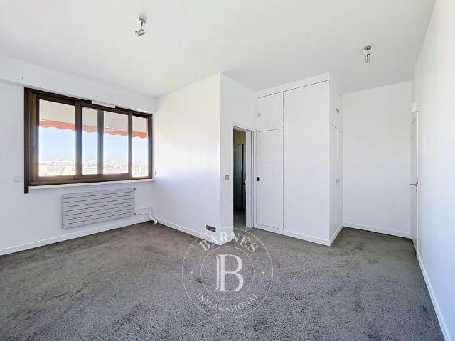 Tout savoir sur cet appartement dans le quartier Ile de la Jatte Parc d'Orléans, à Neuilly sur Seine