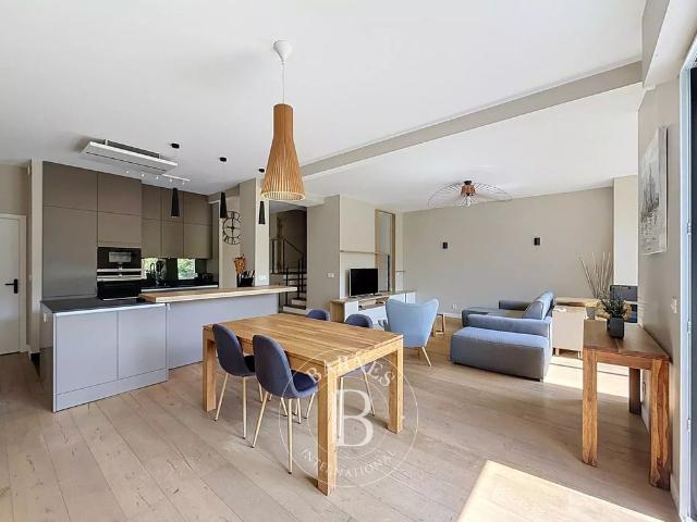 Tout savoir sur cet appartement dans le quartier Ile de la Jatte Parc d'Orléans, à Neuilly sur Seine