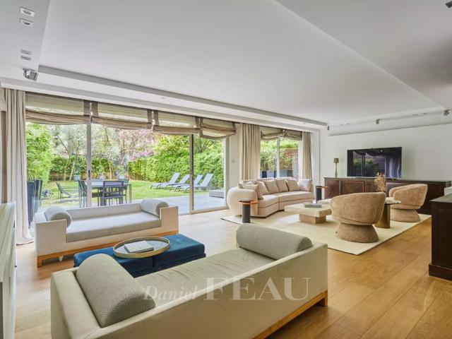 Tout savoir sur cet appartement dans le quartier Ile de la Jatte Parc d'Orléans, à Neuilly sur Seine