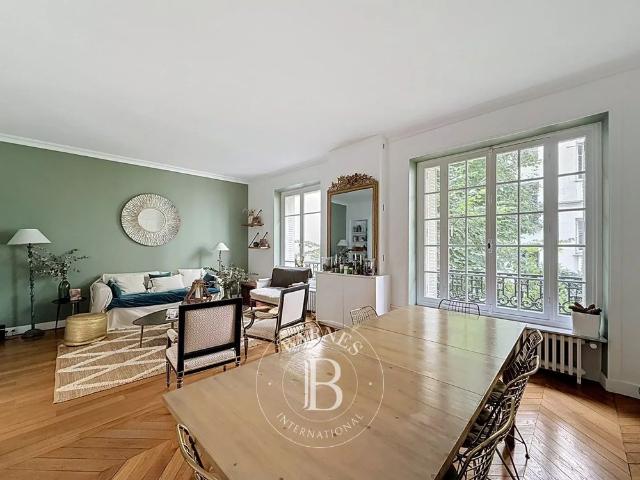Tout savoir sur cet appartement dans le quartier La Plaine des Sablons, à Neuilly sur Seine