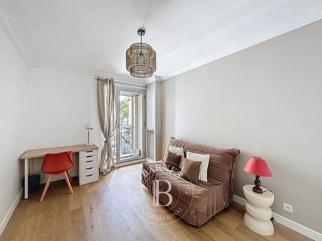 Tout savoir sur cet appartement dans le quartier Legendre Lévis, à Paris 17ème