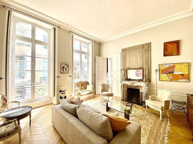 Tout savoir sur cet appartement dans le quartier Monnaie, à Paris 6ème