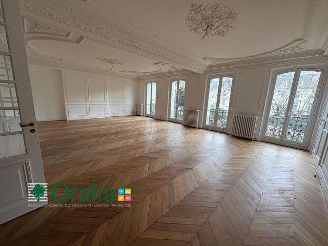 Tout savoir sur cet appartement dans le quartier Mairie, à Paris 8ème