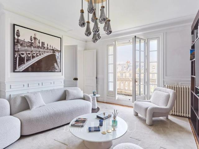 Tout savoir sur cet appartement dans le quartier Mairie, à Paris 8ème