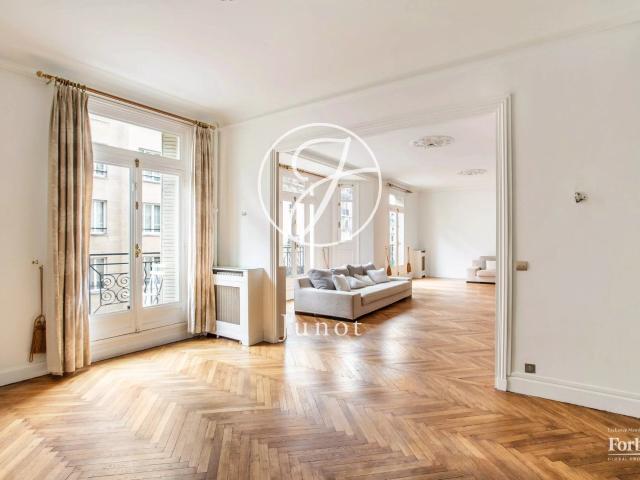 Tout savoir sur cet appartement dans le quartier Muette Nord, à Paris 16ème