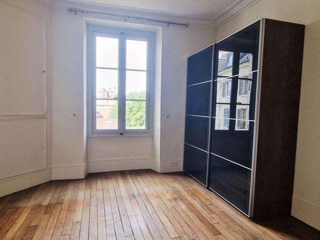 Tout savoir sur cet appartement dans le quartier Notre Dame, à Versailles