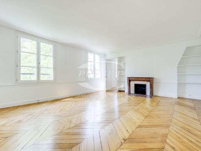 Tout savoir sur cet appartement dans le quartier Saint Germain des Prés, à Paris 6ème