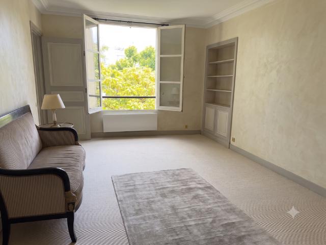 Tout savoir sur cet appartement dans le quartier Saint Germain des Prés, à Paris 6ème