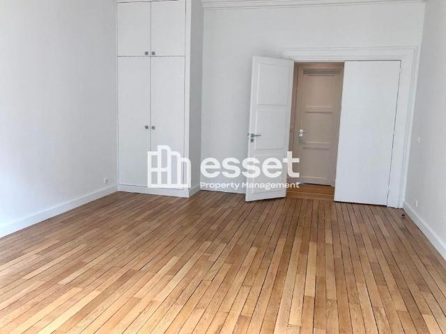 Tout savoir sur cet appartement dans le quartier Saint James Général Koenig, à Neuilly sur Seine