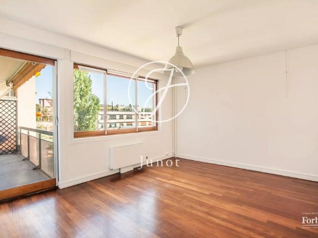 Tout savoir sur cet appartement dans le quartier Saint James Delabordère, à Neuilly sur Seine