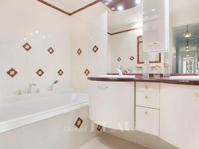 Tout savoir sur cet appartement dans le quartier Saint James Delabordère, à Neuilly sur Seine
