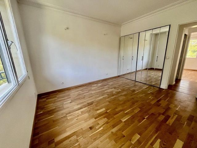 Tout savoir sur cet appartement dans le quartier Saint James Delabordère, à Neuilly sur Seine