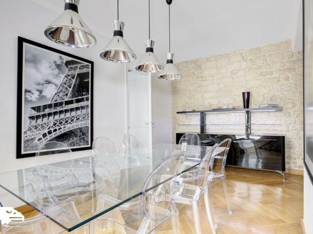 Tout savoir sur cet appartement dans le quartier Saint Philippe du Roule, à Paris 8ème