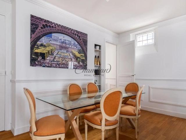 Tout savoir sur cet appartement dans le quartier Saint Philippe du Roule, à Paris 8ème