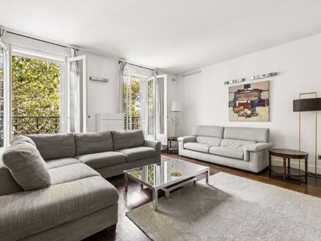 Tout savoir sur cet appartement dans le quartier Saint Philippe du Roule, à Paris 8ème