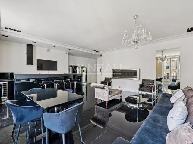 Tout savoir sur cet appartement dans le quartier Saint Philippe du Roule, à Paris 8ème