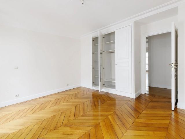 Tout savoir sur cet appartement dans le quartier Saint Philippe du Roule, à Paris 8ème