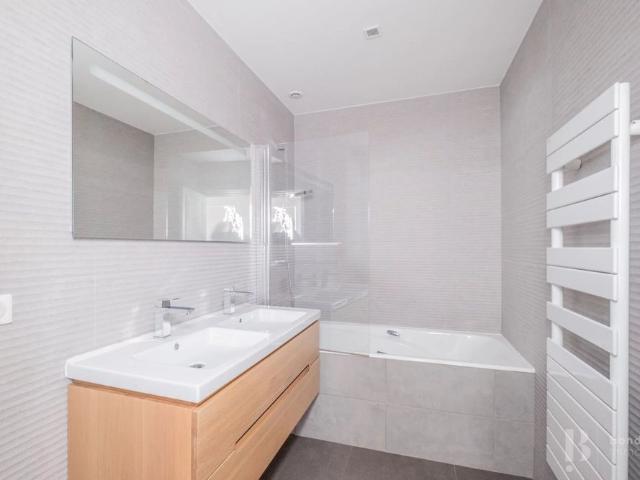 Tout savoir sur cet appartement dans le quartier Saint Philippe du Roule, à Paris 8ème