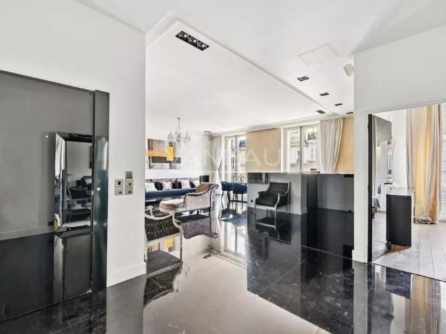 Tout savoir sur cet appartement dans le quartier Saint Philippe du Roule, à Paris 8ème