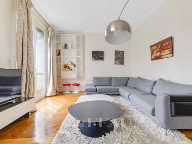 Tout savoir sur cet appartement dans le quartier Saint Philippe du Roule, à Paris 8ème